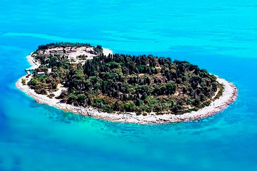 Pula: National Park Brijuni Island Visit & Dolphin Cruise - The meal and unlimited drinks