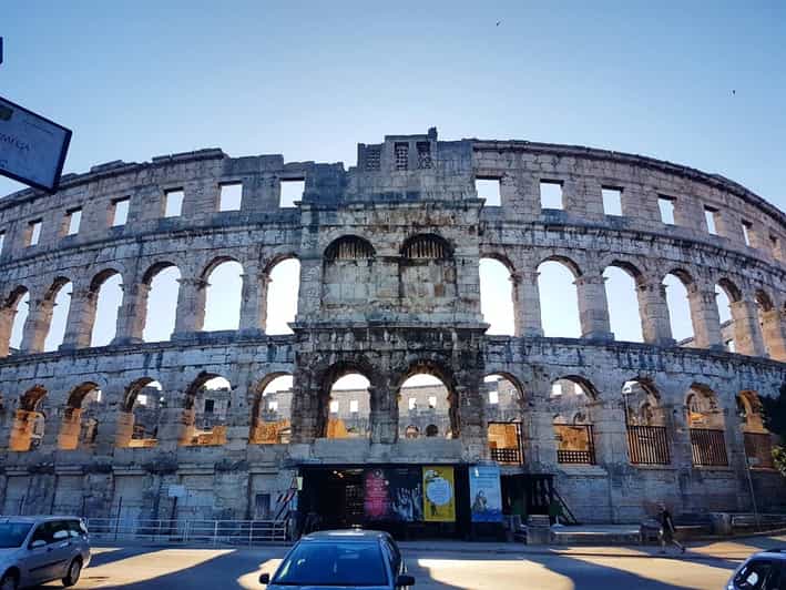 Pula: Old Town Walking Tour for Foodies with Dinner and Wine - Key points at a glance