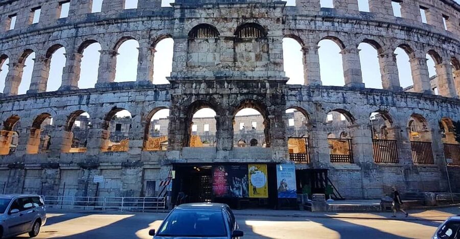 Pula: Old Town Walking Tour for Foodies with Dinner and Wine - The aperitif and olive oil introduction