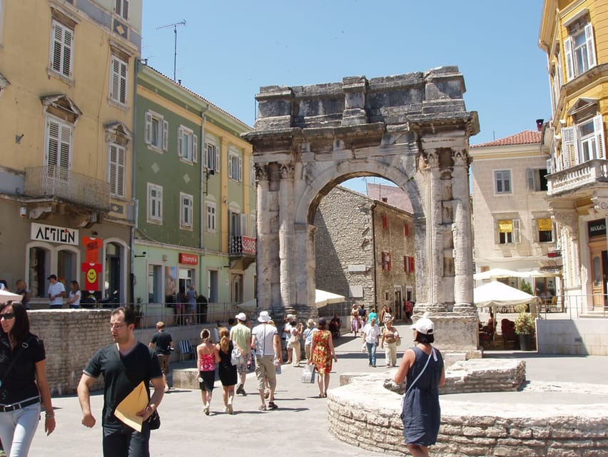 Pula: Old Town Walking Tour for Foodies with Dinner and Wine - How the 210-minute schedule feels