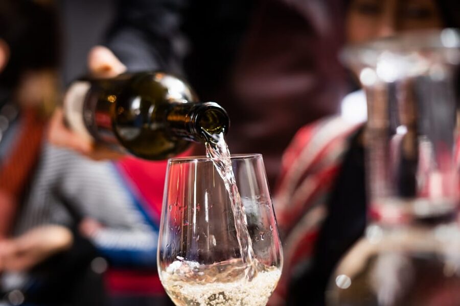 Pula: Old Town Walking Tour for Foodies with Dinner and Wine - Accessibility and what to wear