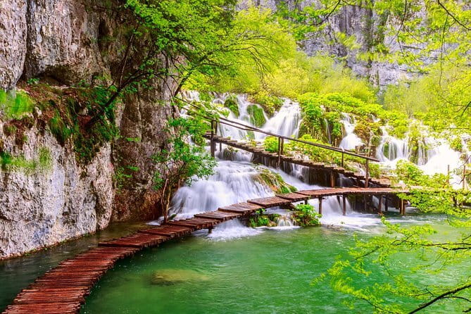 Rafting Experience in the Canyon of the River Cetina - The waterfall and cave stop