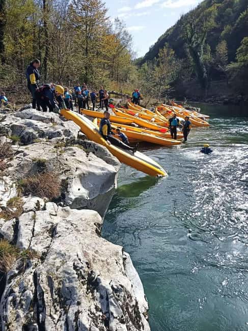 Rafting/Kayaking adventure river Kupa - The 20-minute swimming and cliff-jumping stop