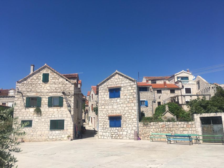 RIVIERA TOUR FROM ŠIBENIK, ZLARIN, PRVIĆ AND TIJAT - Zlarin, coral workshops, and your first swim