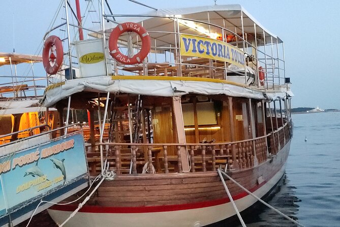 Romantic Boat Trip with Dolphin Watching - The welcome drink and onboard value