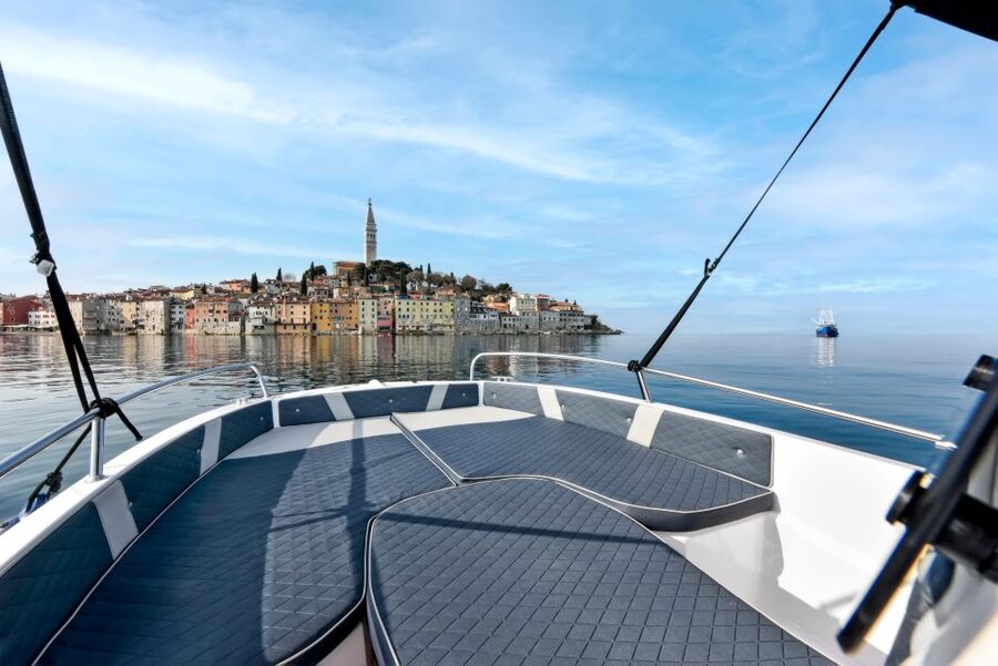 Rovinj: Dolphin Watching Sunset Speedboat Tour with Drinks - The speedboat ride to the archipelago
