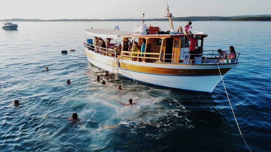 Rovinj half-day cruise: swim stops, drinks & brunch included - The 10 a.m. departure and the first coastal views