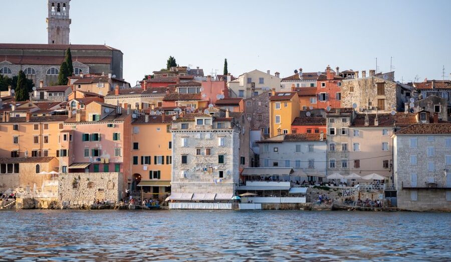 Rovinj: Sunrise Dolphins & Fishermen at Work Speedboat Tour - The ride back and Rovinj from the water
