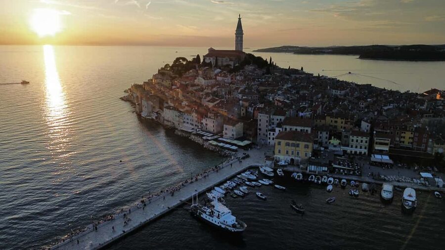 Rovinj: Sunset Speedboat Tour with Dolphin Watching - Passing islands with a drink in hand
