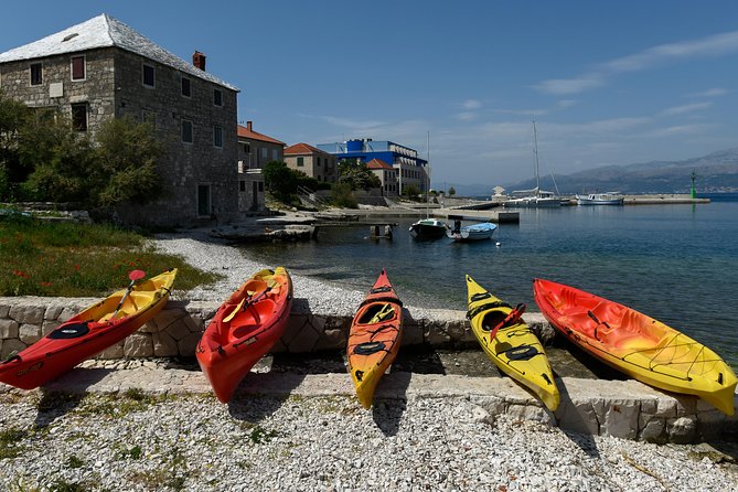 Sea kayaking Postira - Lovrečina (St.Lovre, archaeological site) - Guide Support and the Personal Feel