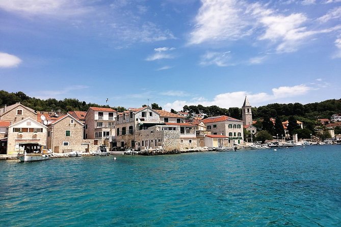 Šibenik Riviera boat tour: Zlarin + Prvić + Tijat - Prvić: a fishing village and the included lunch