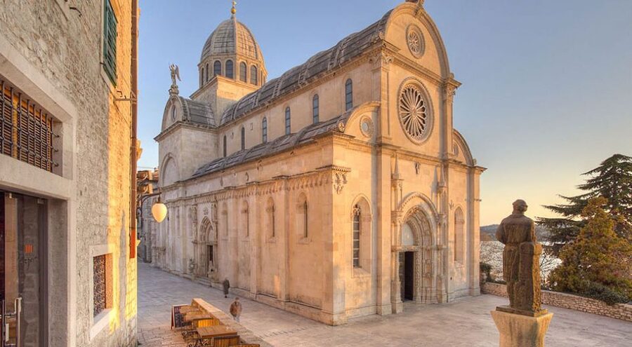 Šibenik walking tour in one hour! - Starting at St. Frane and the eastern city gates