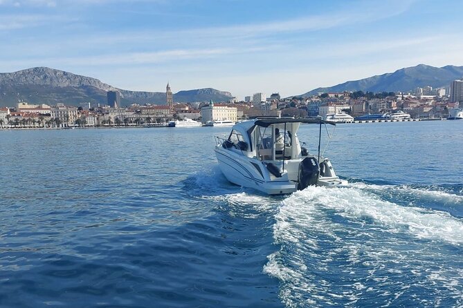 Speedboat transfer from Hvar town (Water taxi transfer) to Airport Split - The speedboat crossing from Hvar to the mainland