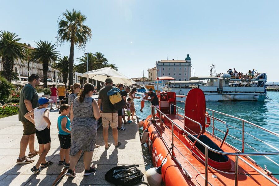 Split: 45-minute Semi-Submersible Submarine Trip - The lower cabin: a window onto the Adriatic