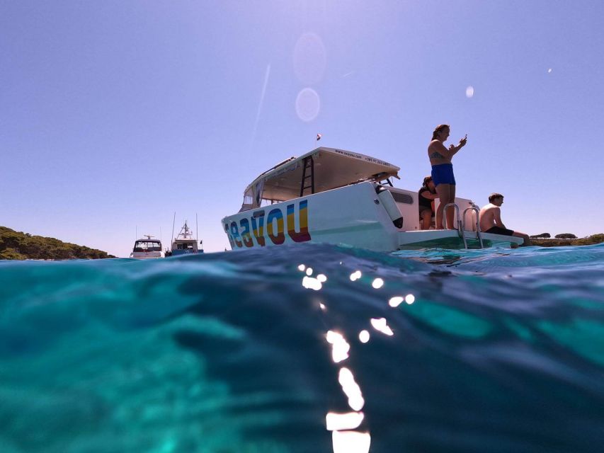 Split: Bisevo, Vis, and Hvar Boat Tour with Snorkel Stops - Cruising past the Pakleni Islands