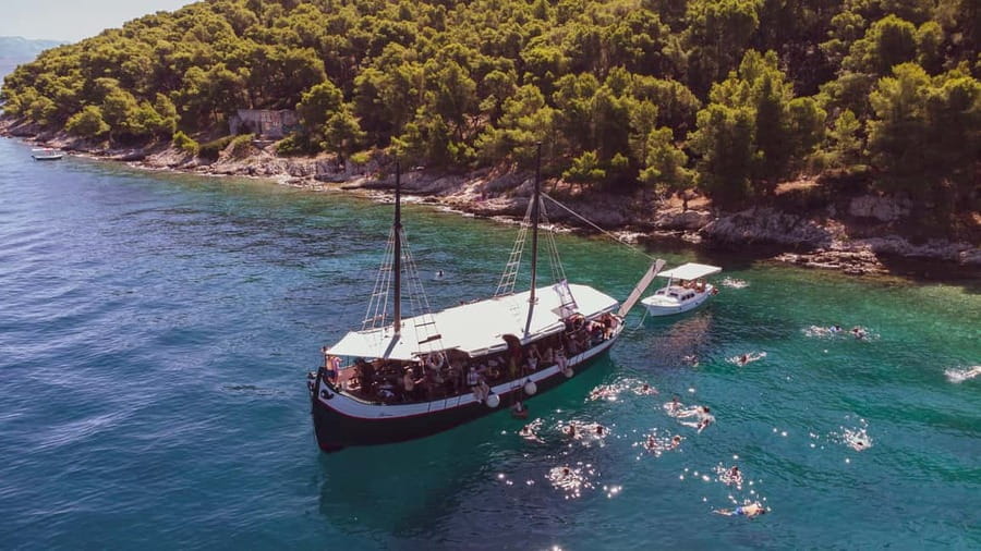 Split: Blue Lagoon & 3 Islands Tour with Lunch & Hidden Bay - Borko Beach on Ciovo: the lunch stop