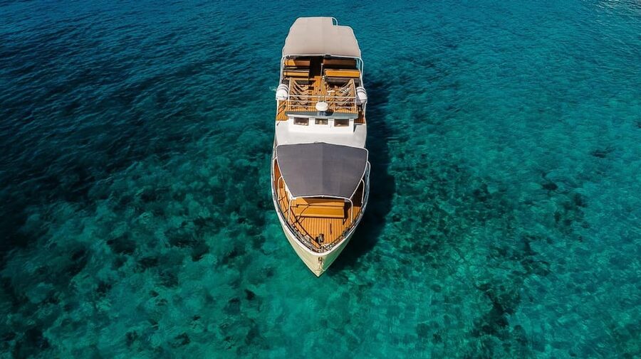 Split: Blue Lagoon and 3 Island Cruise with Food and Drinks - Cruising toward the Blue Lagoon