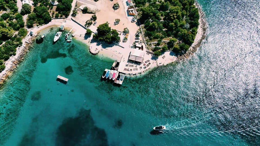 Split: Blue Lagoon and 3 Islands Group Boat Tour - What the guides add to the day