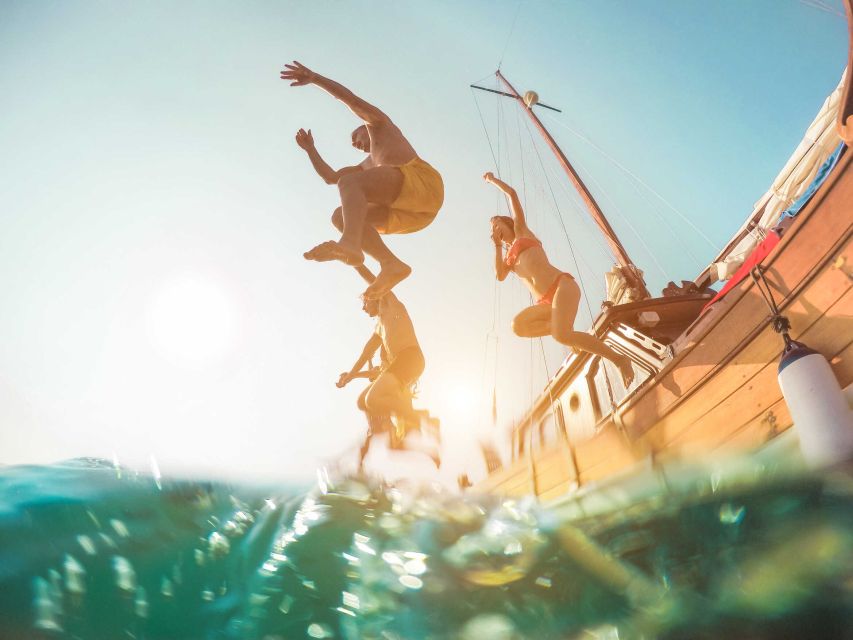 Split: Blue Lagoon and Šolta Boat Tour with Lunch and Drinks - What to bring for a better day