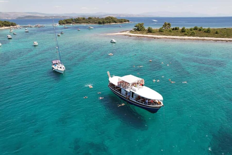 Split: Blue Lagoon and Šolta Boat Tour with Lunch and Drinks - A seven-hour escape from Split