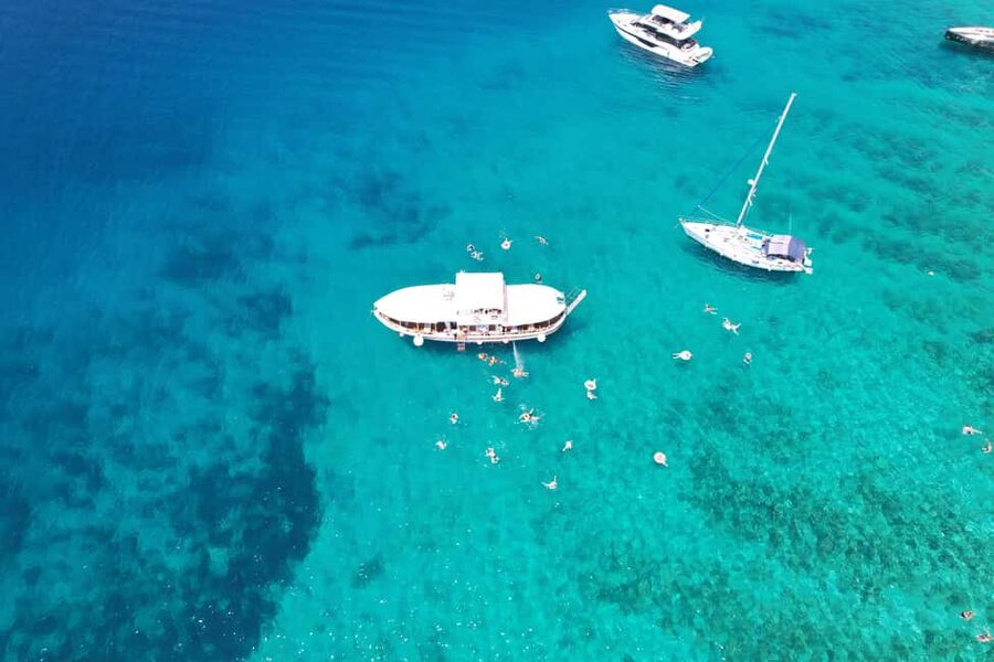 Split: Blue Lagoon and Šolta Boat Tour with Lunch and Drinks - Snorkeling around the Kontesa shipwreck