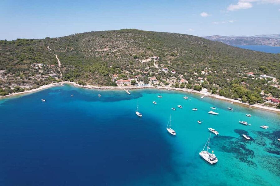Split: Blue Lagoon and Šolta Boat Tour with Lunch and Drinks - How the schedule feels in practice