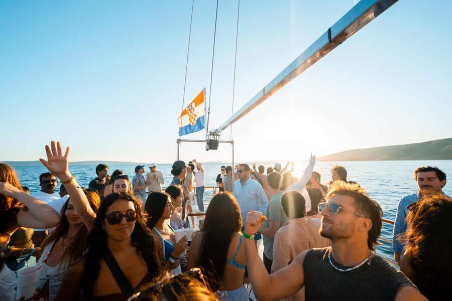 Split: Blue Lagoon Boat Party with Slide, Dj and After Party - Checking In at Inbox Bar by 14:00