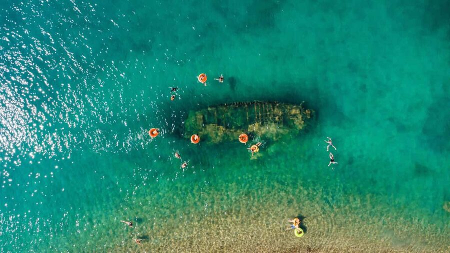 Split: Blue Lagoon, Shipwreck, & Šolta with Lunch & Drinks - Lunch, music, and the long crossing