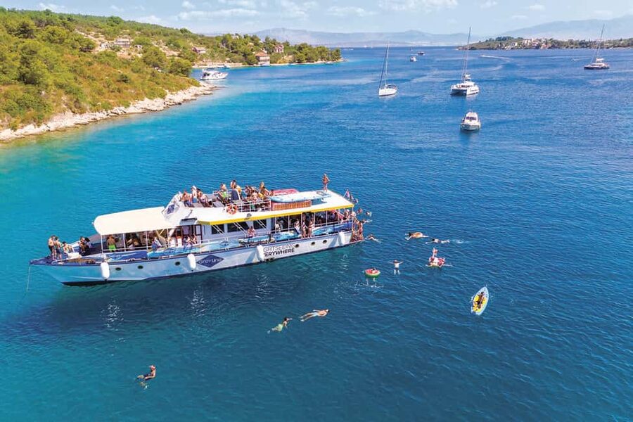 Split: Blue Lagoon, Shipwreck, & Šolta with Lunch & Drinks - Nečujam Bay and the shipwreck