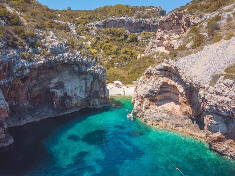 Split: Boat Tour to Blue Cave, Vis, Blue Lagoon, Hvar, Brač - Speedboat comfort and the ride itself
