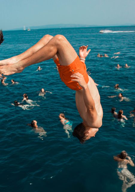 Split: Captain’s Boat Party – Blue Lagoon, DJ & Free Shots - What to bring, and what to leave behind