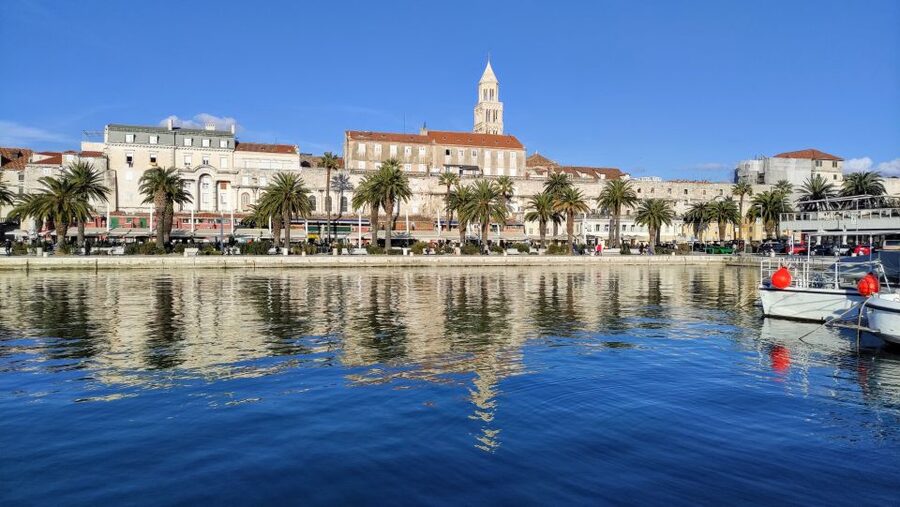 Split: city center private walking tour 2 h - Fishmarket and the return to Riva