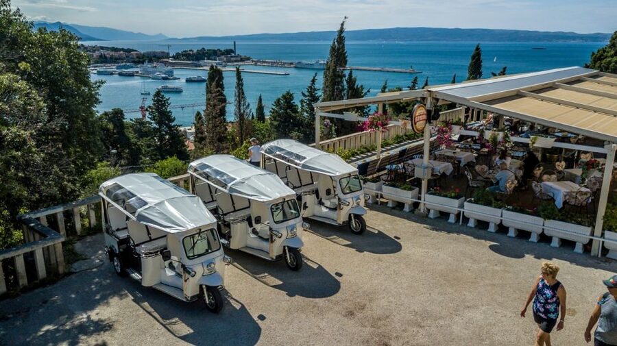 Split: City Highlights Electric Tuk-Tuk Tour - Meeting the guide near the fountain