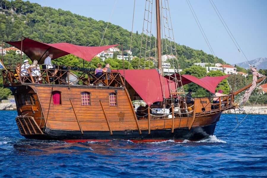 Split: Cruise on Columbo's Pirate Ship "Santa Maria" - Setting out from Split on the Santa Maria