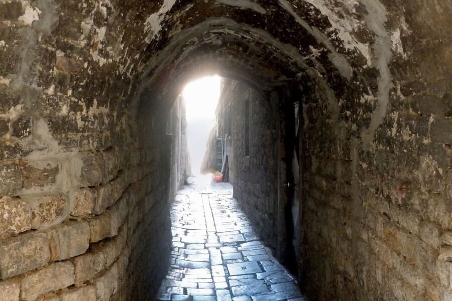 Split: Game of Thrones Tour with Diocletian's Palace Cellar - Why an evening departure may be better