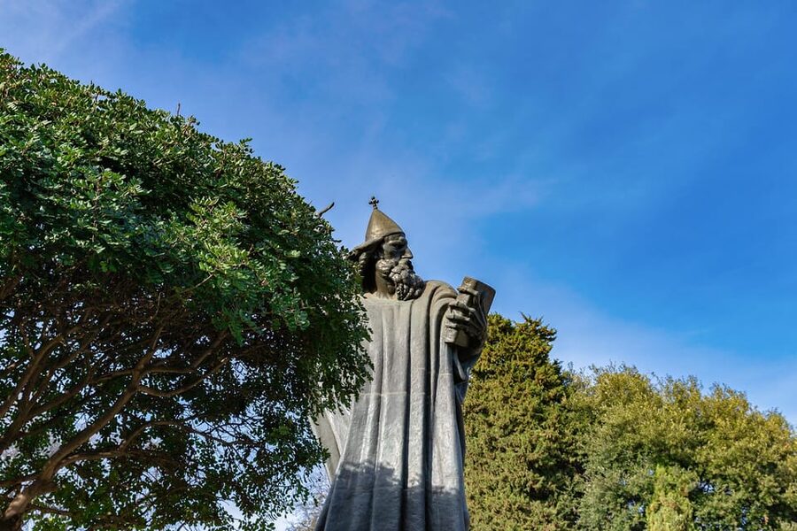 Split: Group or Private Walking Tour with Art Historian - Fruit Square, People’s Square, and the fish market