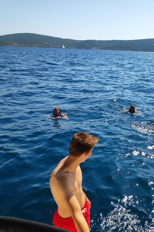 Split: Half Day Sailing Tour with Swim Stop, Snacks and Wine - Practical details that make the day easier