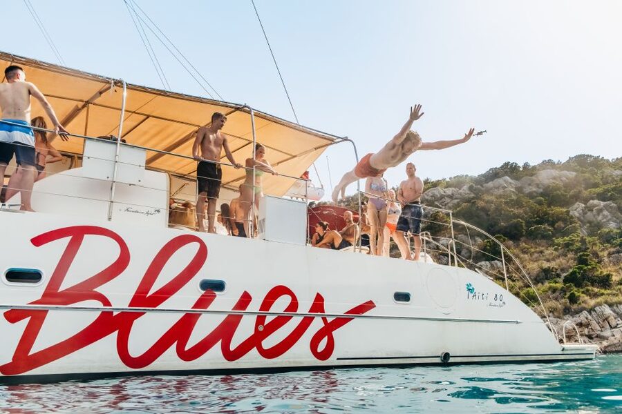 Split: Hvar, Pakleni, Brač & Šolta All-inclusive Tour - Music and crew shape the atmosphere