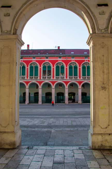 Split: Jewish Heritage & Diocletian's Palace Walking Tour - Jupiter’s Temple and the statue of Grgur Ninski