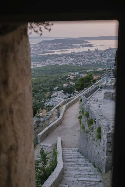 Split: Klis Sunset Sightseeing Bus Tour - Sunset views over Split and the islands