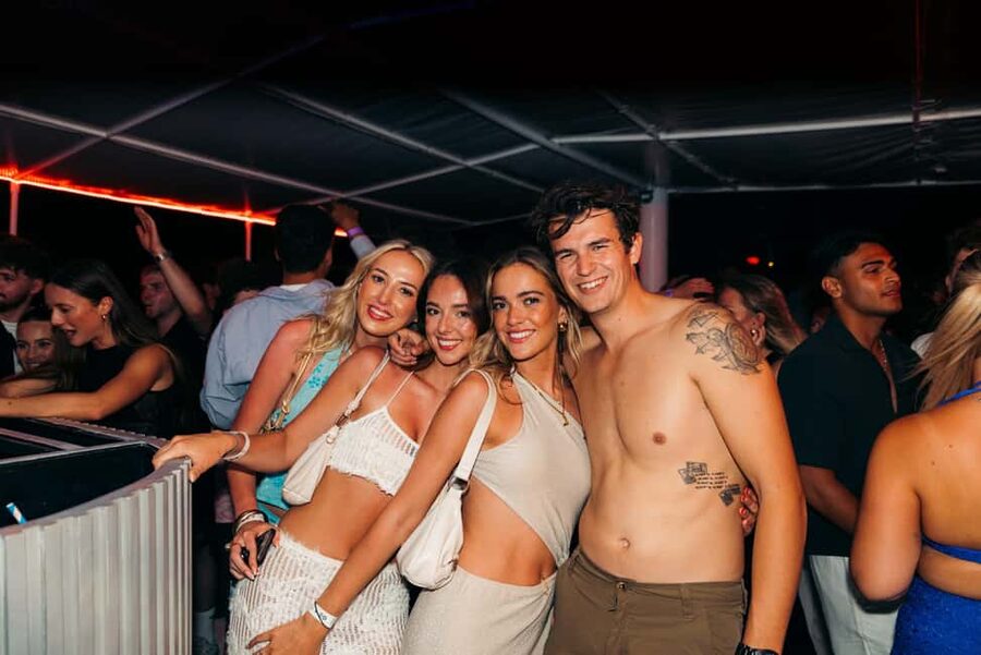 Split: Night Boat Party with Free Shots, Dj and After Party - Who should book this boat party