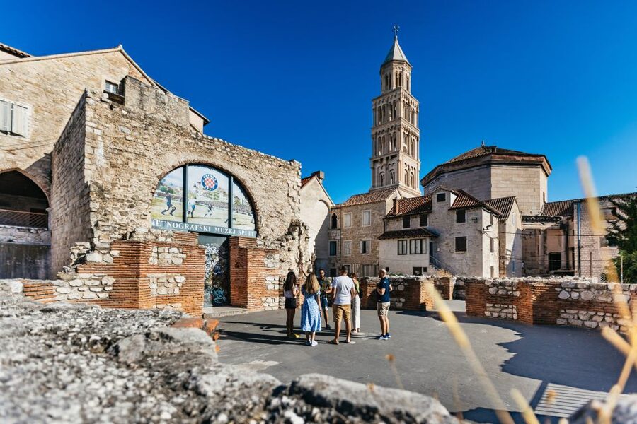 Split: Old Town and Diocletian Palace Walking Tour - Group size, language, and guide style