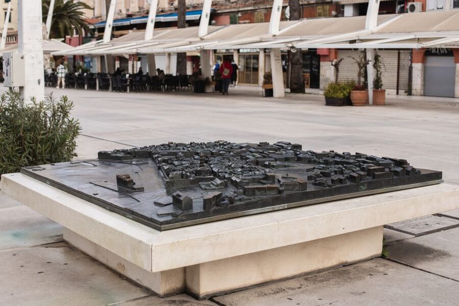 Split: Palace & Old Town Private Walking Tour-Entrance incl. - Gates, courtyards, and the palace’s smaller spaces