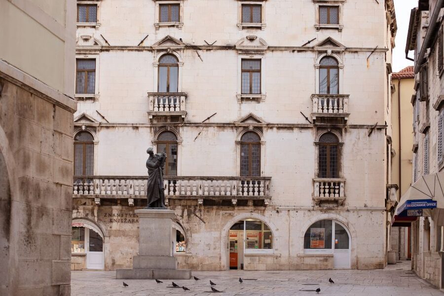 Split: Palace & Old Town Private Walking Tour-Entrance incl. - Pjaca, Fruit Square, and the medieval city