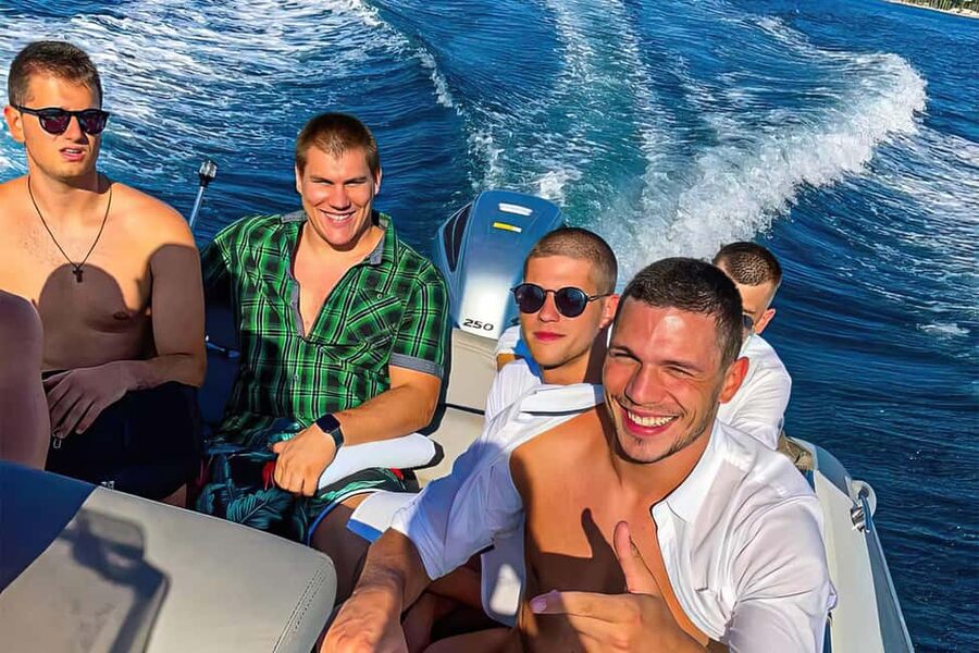 Split: Private Boat Rental - Understanding the real cost for eight people