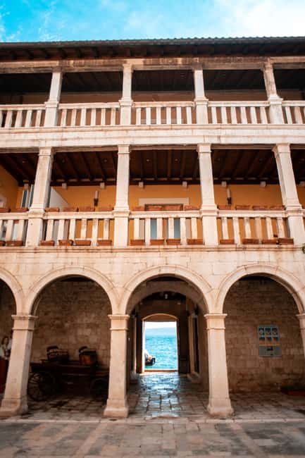 Split: Private tour to Salona, Vitturi castle and Trogir - A private SUV changes the pace
