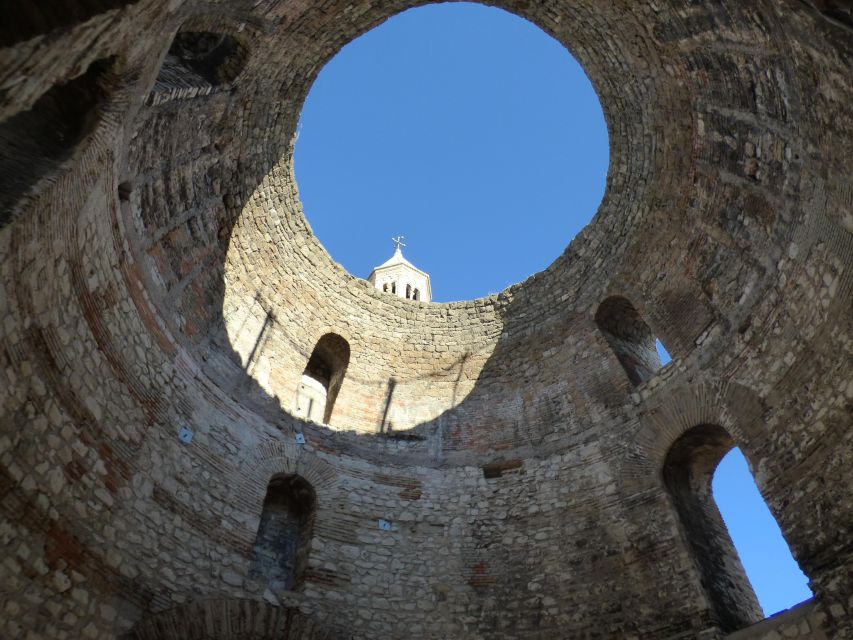 Split: Private Walking Tour in the Historical Town Center - Pjaca, Fruit Square, and the town beyond the walls