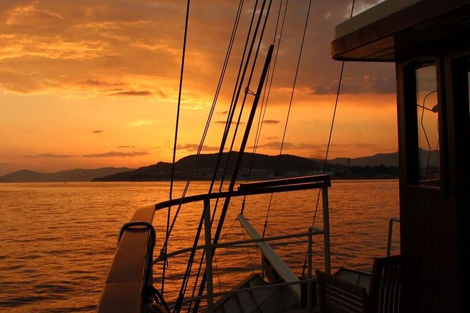 Split Sunset Cruise With Live Music - Live music that changes with the evening