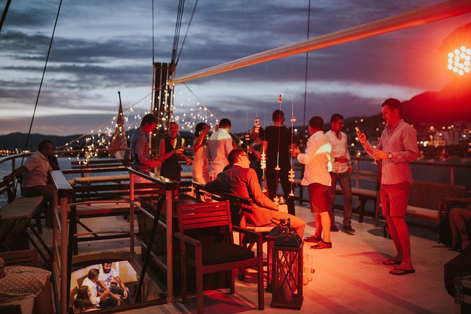 Split Sunset Cruise With Live Music - Comfort, seating, and the sea breeze