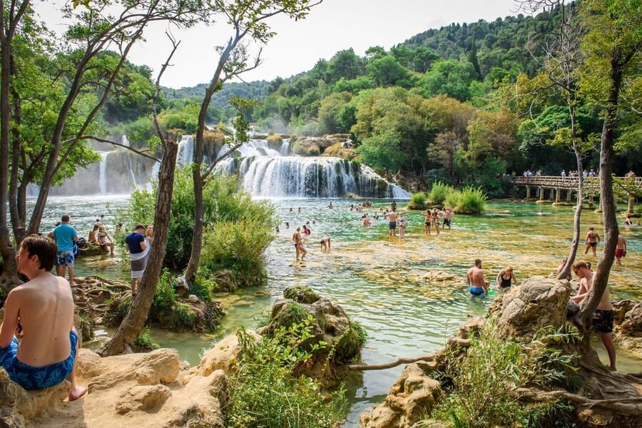 Split/Trogir: Krka National Park Day Trip & Boat to Skradin - Guides, buses, and how the day is organized